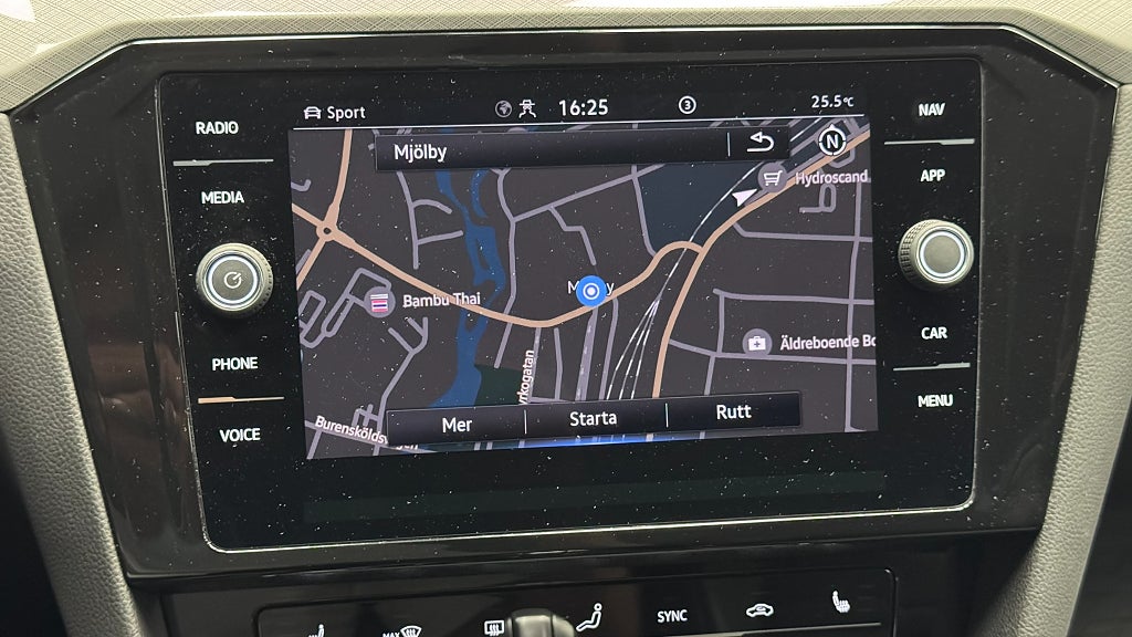 Volkswagen Passat 2023 - miniatyr 14