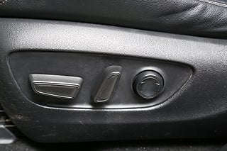 SUV Toyota RAV4 10 av 25