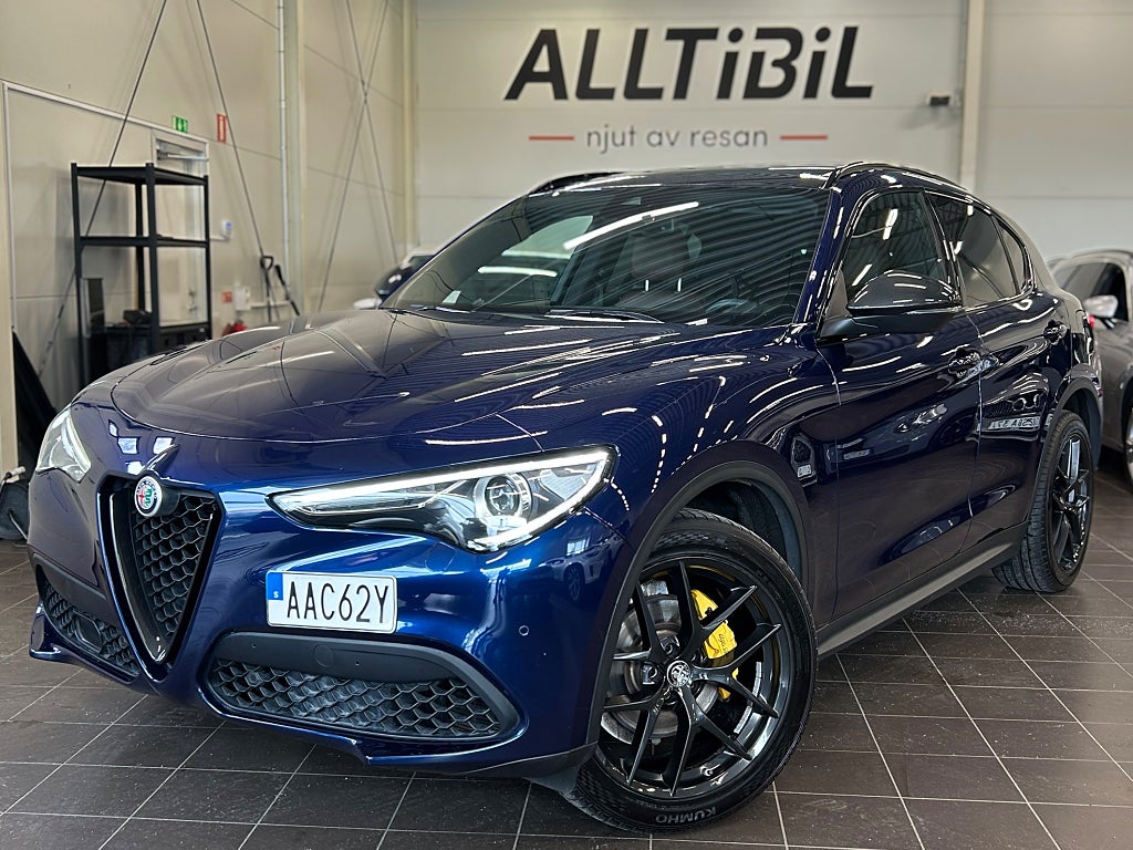 Alfa Romeo Stelvio 2.0 Turbo 16V Q4 Veloce H/K Panorama/Läder SE SPEC