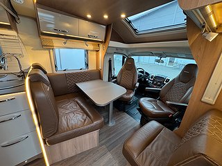 Husbil-halvintegrerad Bürstner Lyseo 744 TD 150HK AUT 2 av 25