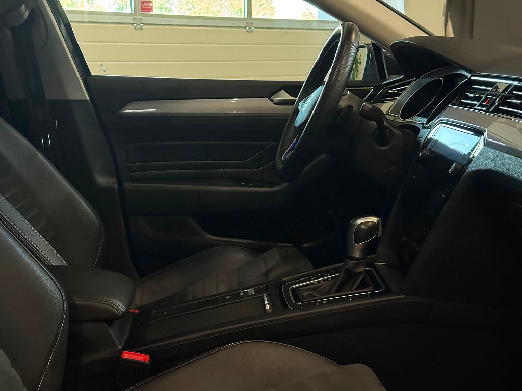 Volkswagen Passat Sportscombi GTE 1.4 TSI PlugIn Kamera Drag Moms Värmare
