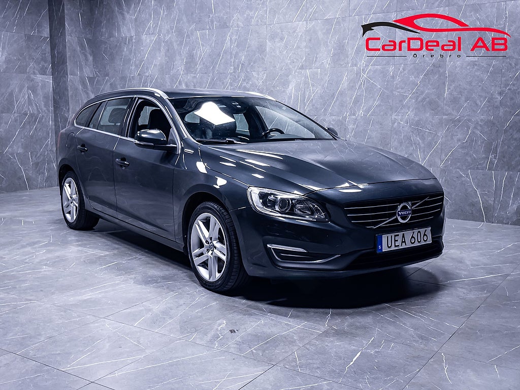 Volvo V60 D5 Plug-in Hybrid AWD Geartronic Summum Läder Rattvärme Navi PDC