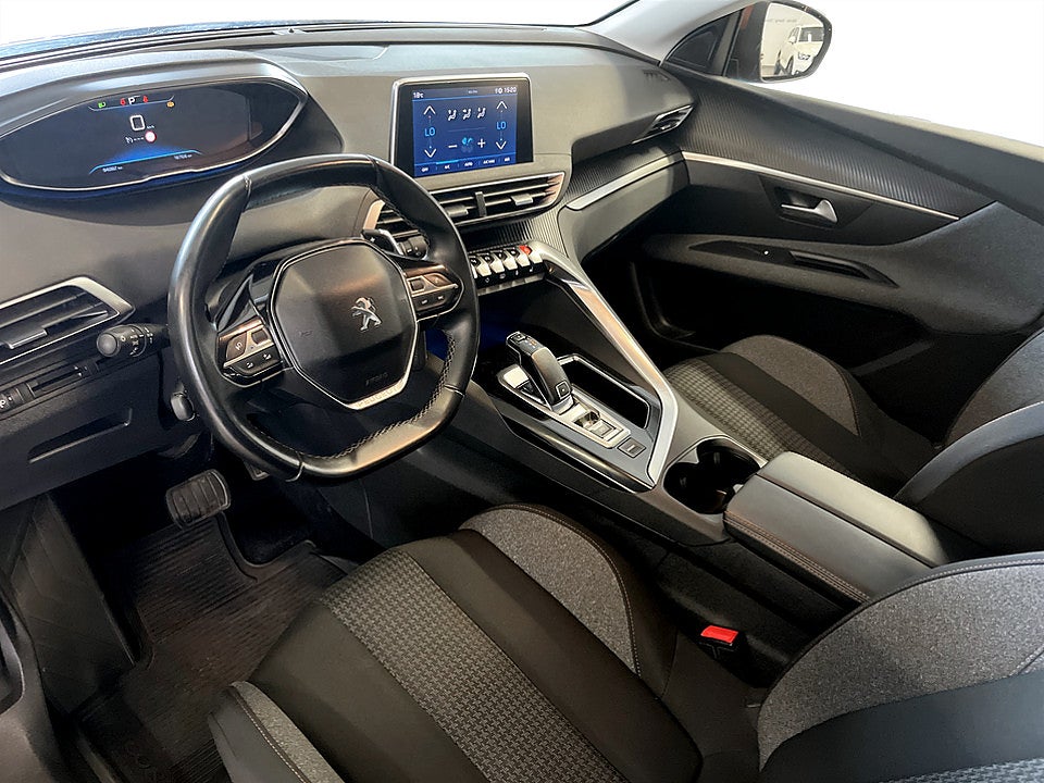 Bild på Peugeot 3008 Active 1.2 PT 130hk Aut CARPLAY P-SENSORER BAK