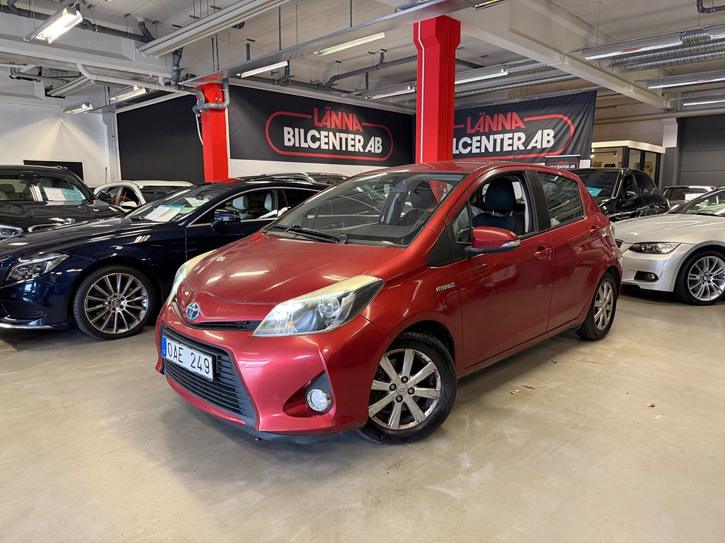 Toyota Yaris Hybrid e-CVT 1 ägare Backkamera Låg årsskatt SoV
