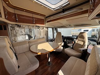 Husbil-integrerad Hymer Eriba 773 IVECO 170HK AUT 2 av 26