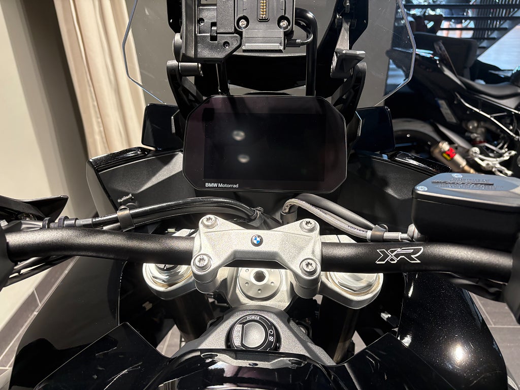 BMW S1000XR/3st väskor/Akrapovic/Chassisänkt