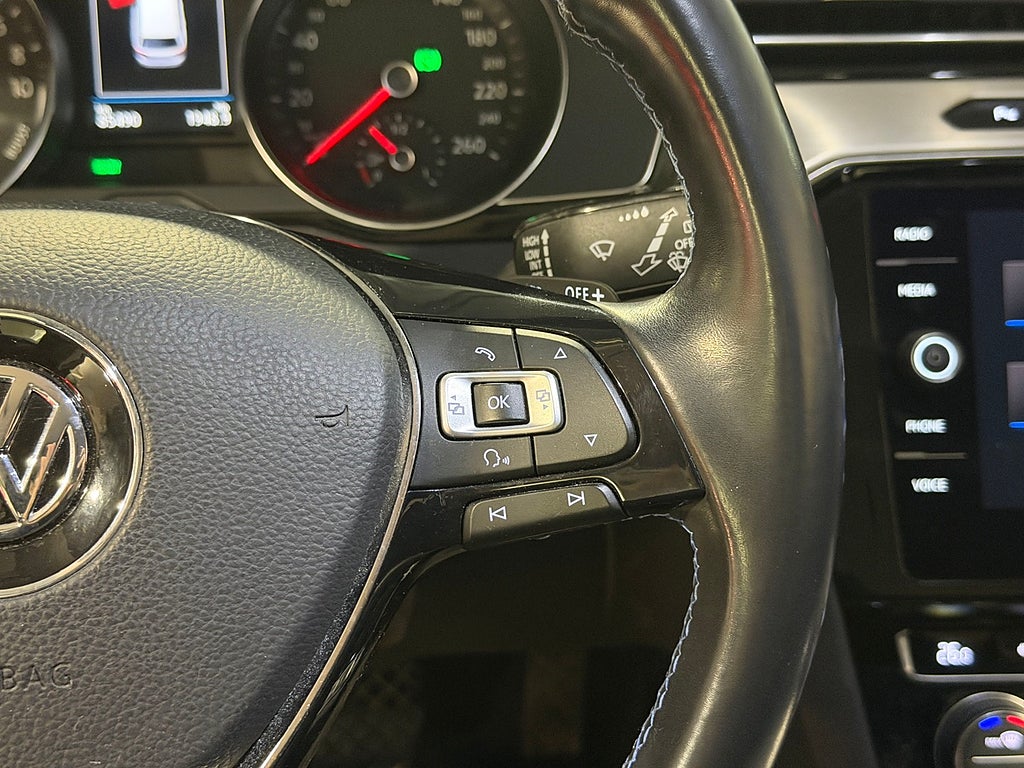 Volkswagen Passat GTE |Drag | Kamera | Nyservad | Låga mil 2018