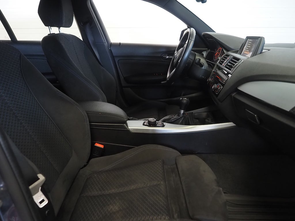 BMW 116 d M Sport P-Sensorer Farthållare HiFi Shadowline 18" 2016