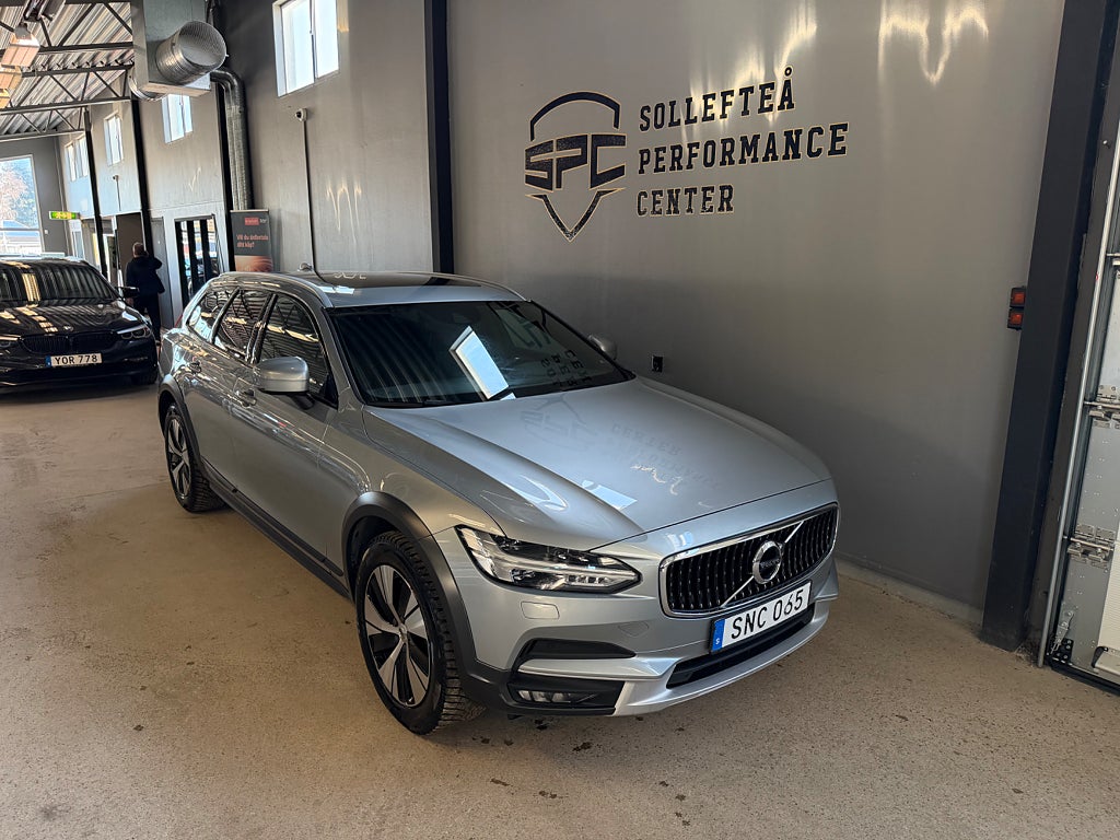 Volvo V90 Cross Country D4 AWD Polestar Pro / Bowers & Wilkins / Pano Euro 6