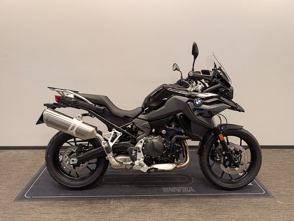 BMW F800GS Triple Black Lågt Chassi 760mm KAMPANJ Vario Sidoväskor i