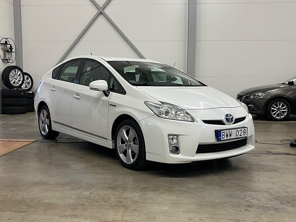 Toyota Prius Hybrid Automat HUD keyless 136hk 