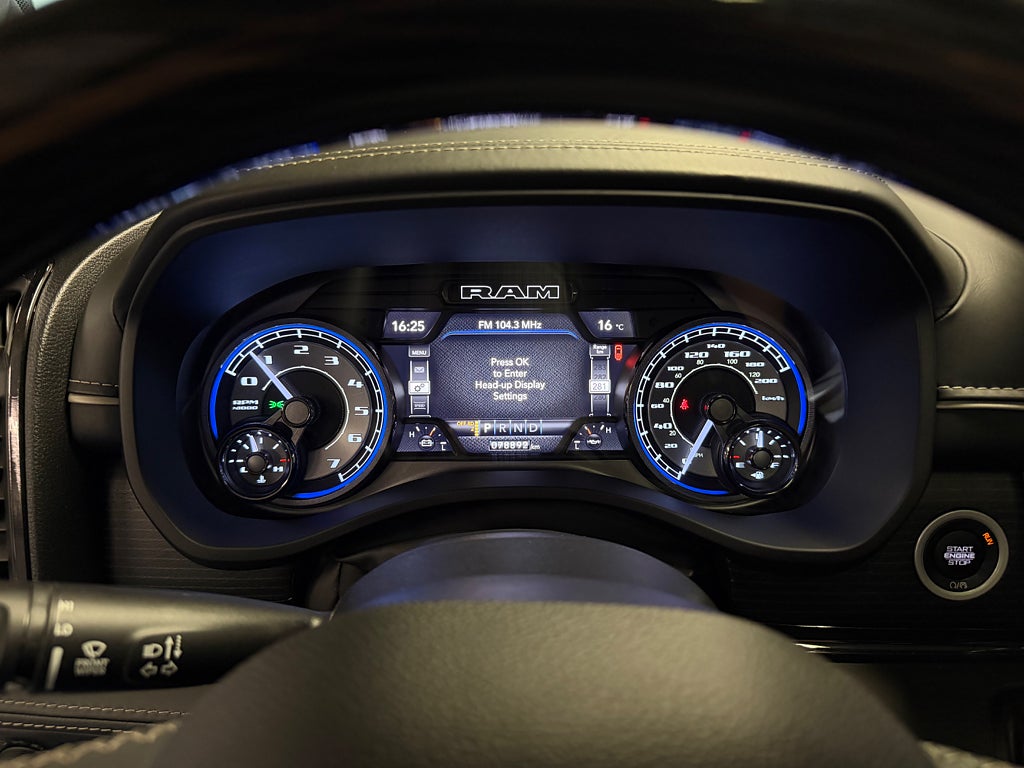 RAM 1500 Dubbelhytt 5.7 Limited Night Drag H/K Pano Luft MOMS bild 21