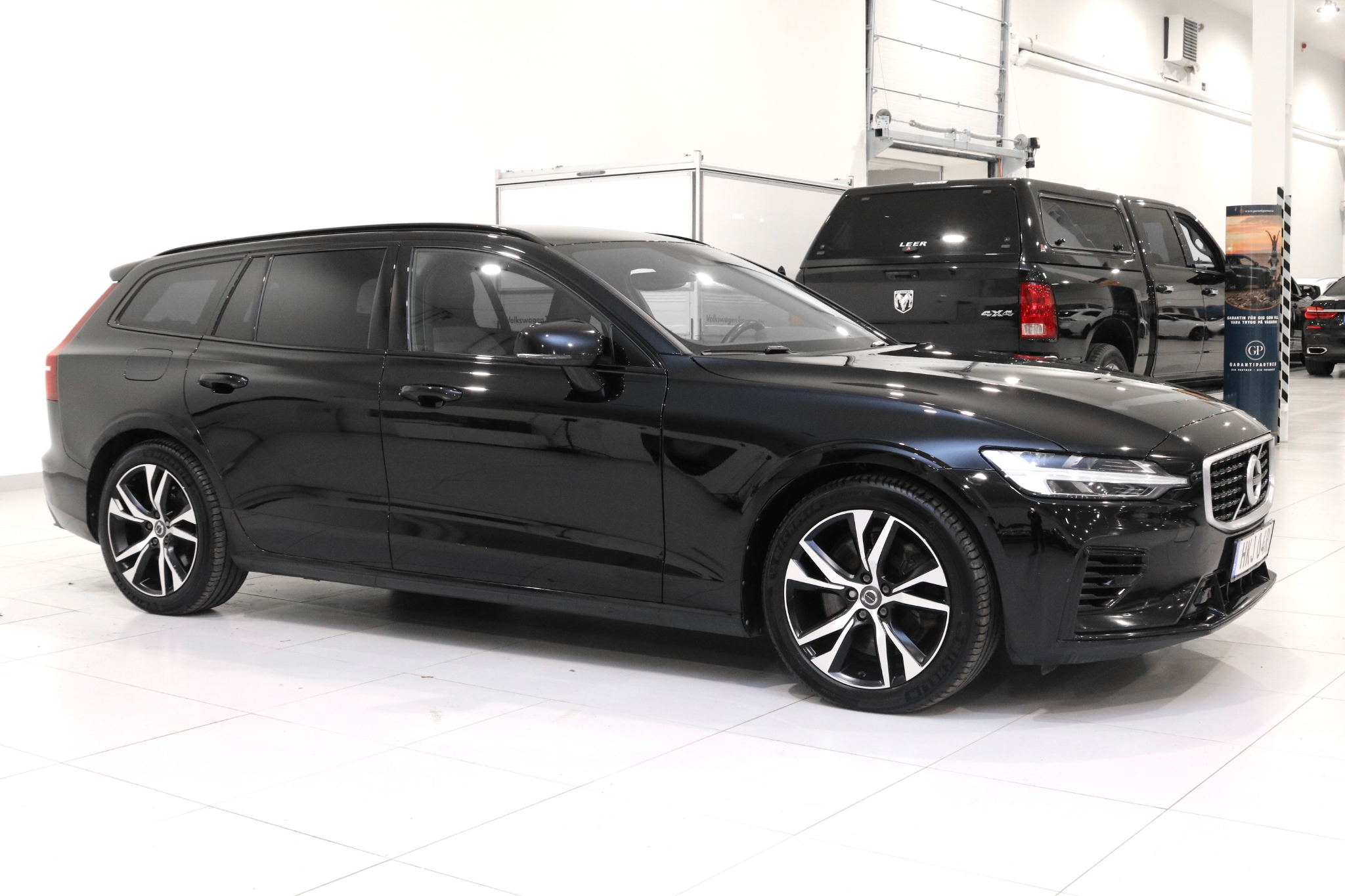 Volvo V60 Recharge T6 AWD R-Design / H/K 2020, bild 3/59