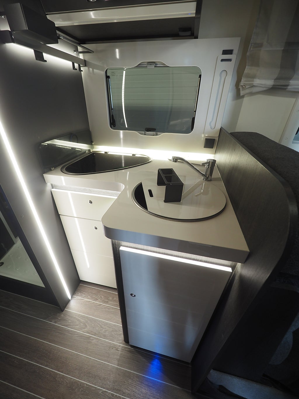 Ci Magis 84 XT 160hk Automat Långbädd Markis Taksäng Solcell 2022