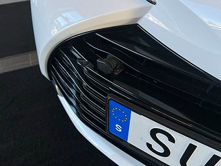 Toyota Yaris Hybrid Active S&V-hjul/Carplay/Kamera/M&K-värm