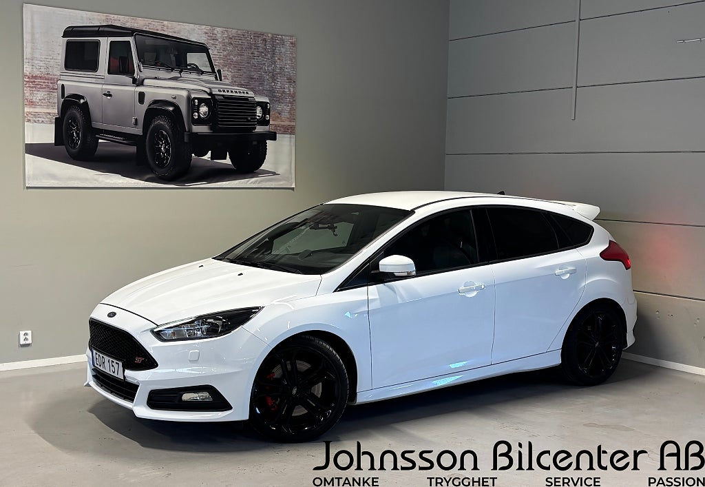 Ford Focus ST ST-3 Mountune Recaro Sony Navigation B-Kamera 275hk