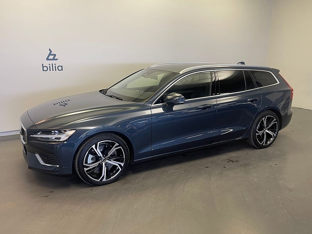 Volvo V60 T6 Plus Bright Nordic Edition / Dragkrok / Tonade rutor / Harman