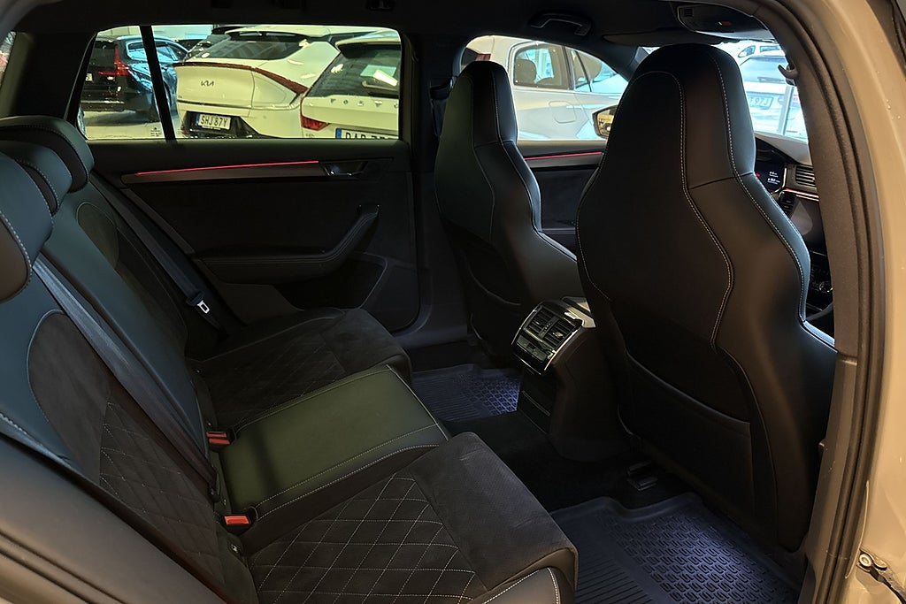 Skoda Superb Kombi 2.0 TDI 4x4 Business Sportline Drag Värmare Kamer miniatyr 18