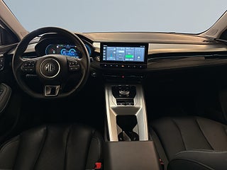MG 5 Long Range 61.1 kWh Luxury Pvärm Garanti 360° SoV MOMS – bild 8