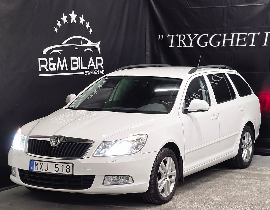 Skoda Octavia Elegance, Få-ägare, Drag, P-sens, Blå-tand, Ny Serv!!!