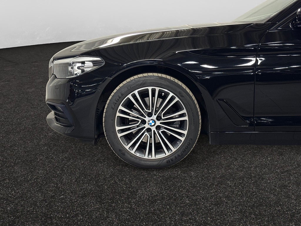 BMW 520d Touring Aut Sport line 190hk Navigation Dragkrok Apple bild 3
