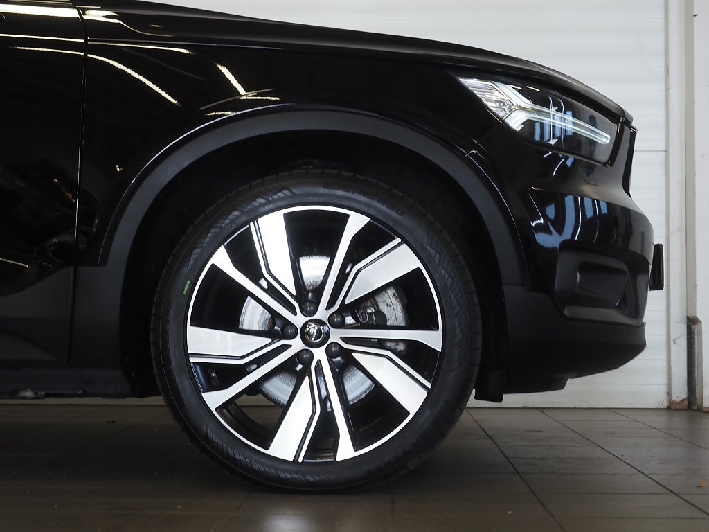 Volvo XC40 Recharge P8 AWD 408hk Core | Kamera | Skinn | 2021