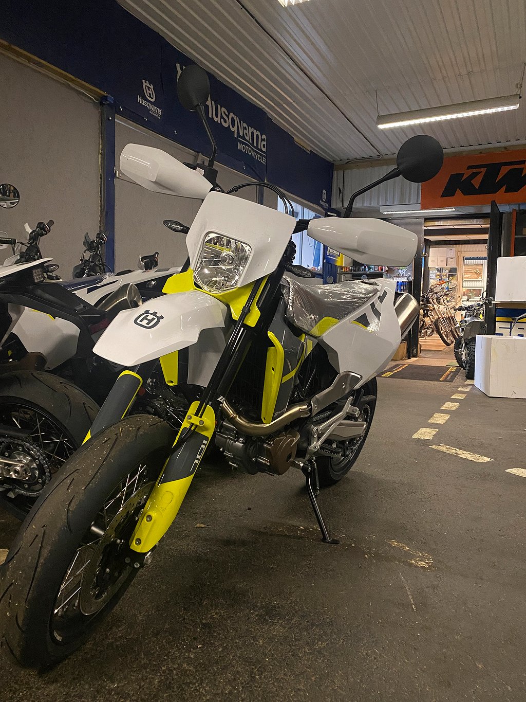 Husqvarna 701  Supermoto