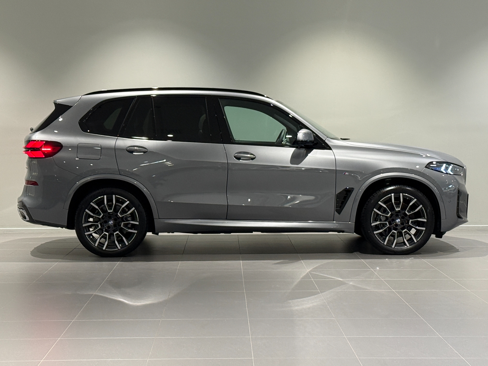 BMW X5 xDrive50e M Sport Drag 2026, photo 3/44