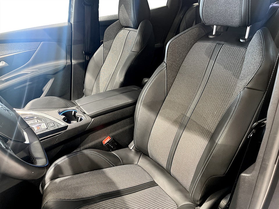 Bild på Peugeot 3008 ALLURE Hybrid 4 300hk |RÄNTA 3,99%|