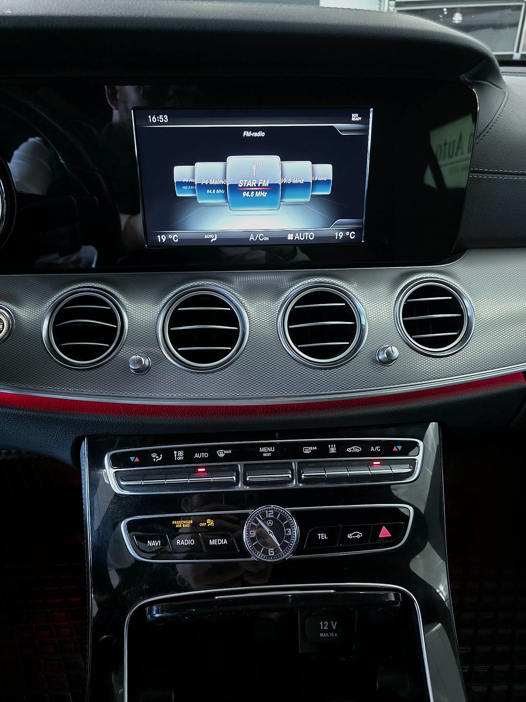 Mercedes-Benz E 220 d AMG Night Värmare Drag Kombi - bild 12