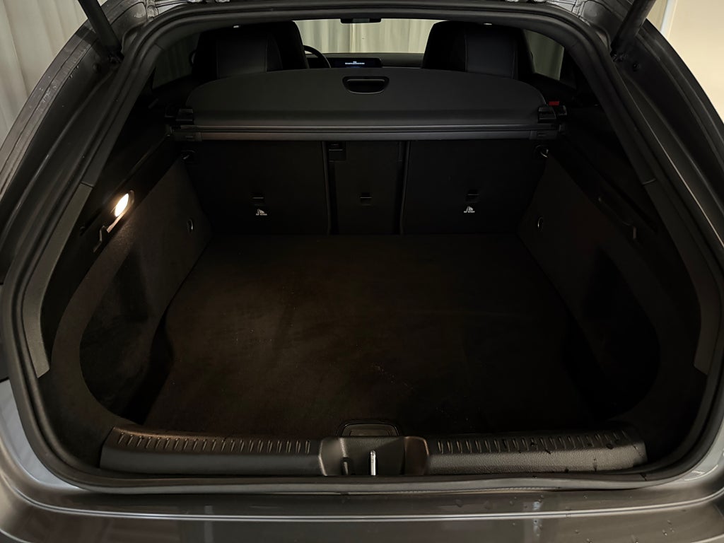 Mercedes-Benz CLA 250 e Shooting Brake AMG Line Adapt- fart Pano Bkamera bild 19