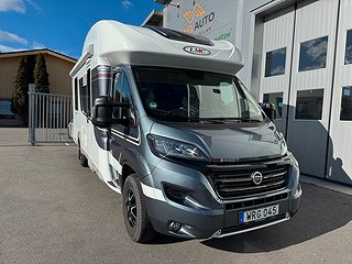 Husbil-halvintegrerad LMC H607 Breezer 150HK AUT  18 av 21