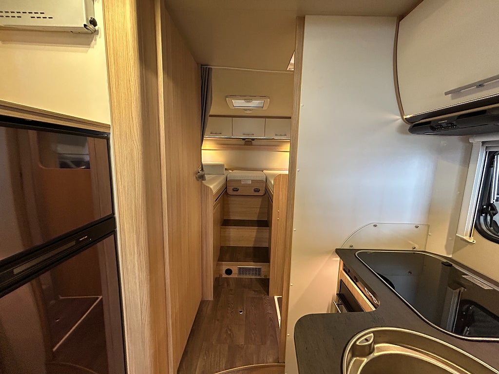 Sunlight Capron T68 / Taksäng /Solcell / Ugn / Utv. dusch  - Sunlight