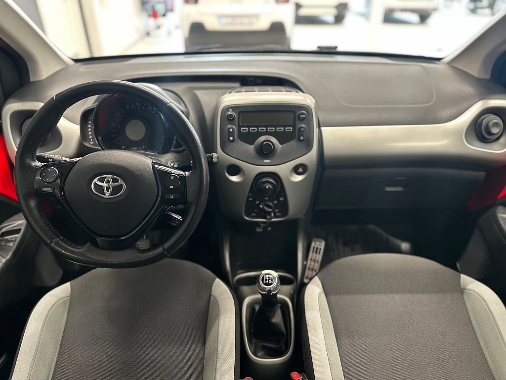 Toyota Aygo 5-dörrar 1.0 VVT-i X-PLAY Touch motor & Kupé värmare