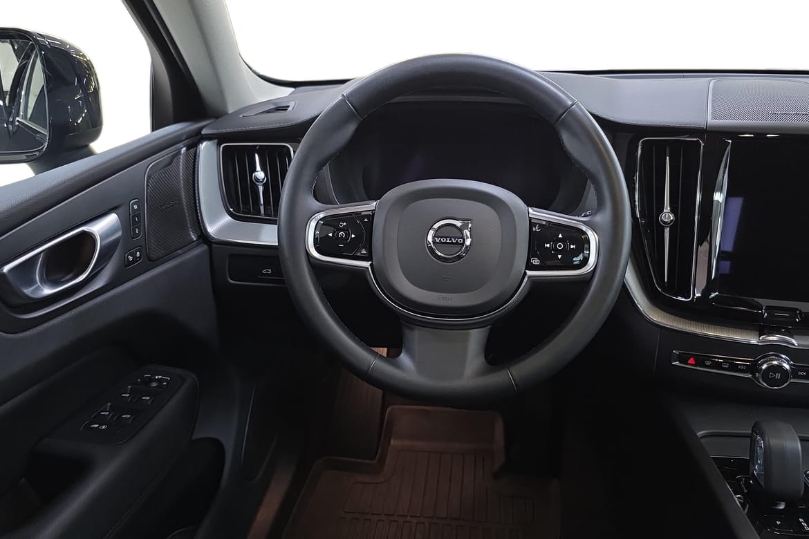 Volvo XC60 Recharge T6 Ultimate Dark 2024, photo 6/78