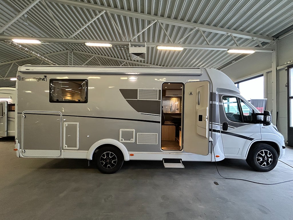 Sunlight Capron T68 / Taksäng /Solcell / Ugn / Utv. dusch  - Sunlight