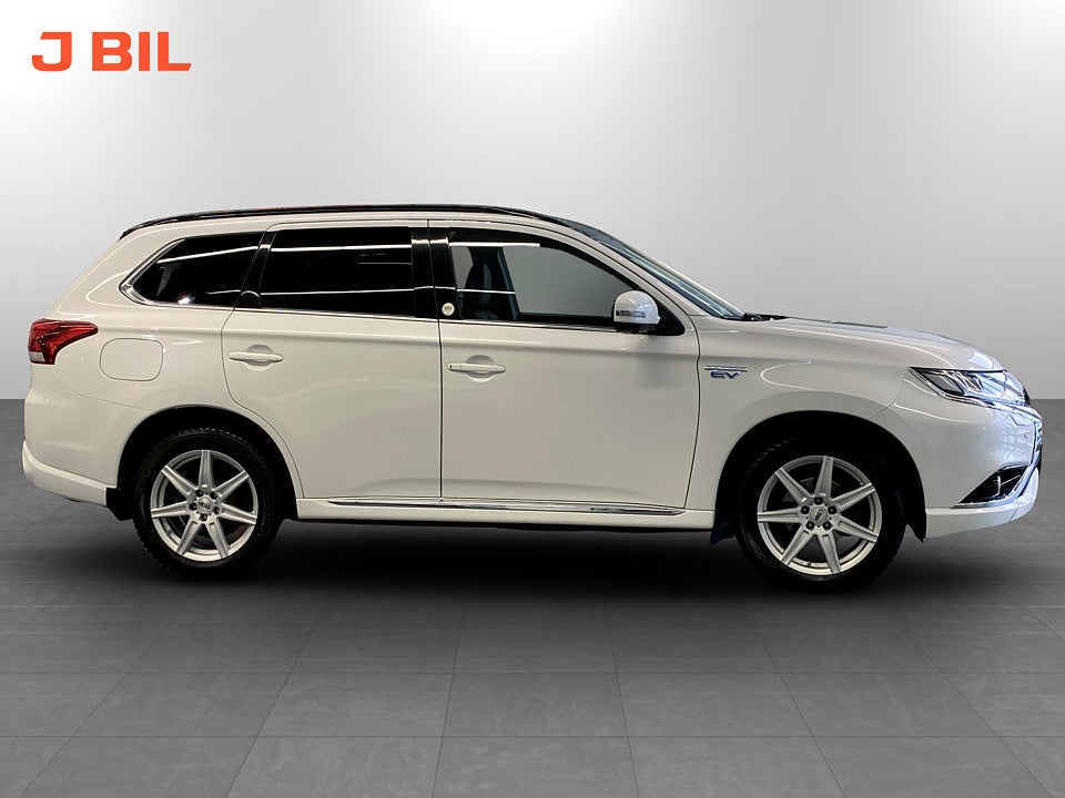 Bild på Mitsubishi Outlander PHEV Aut AWD B-KAMERA PANO ELSTOL 203hk