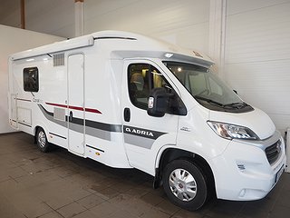 Husbil-halvintegrerad Adria Coral S 670 SLT 2 av 20