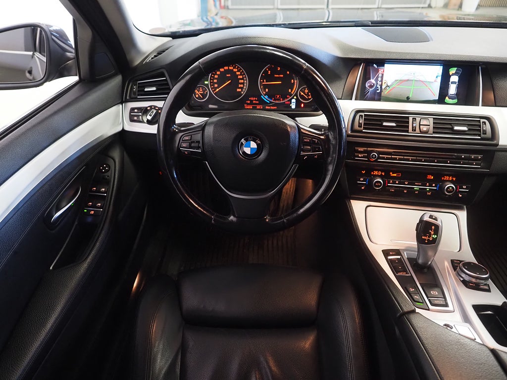 BMW 520d xDrive Touring Aut Navi Pro Kamera Drag M-Värm Läder 2017