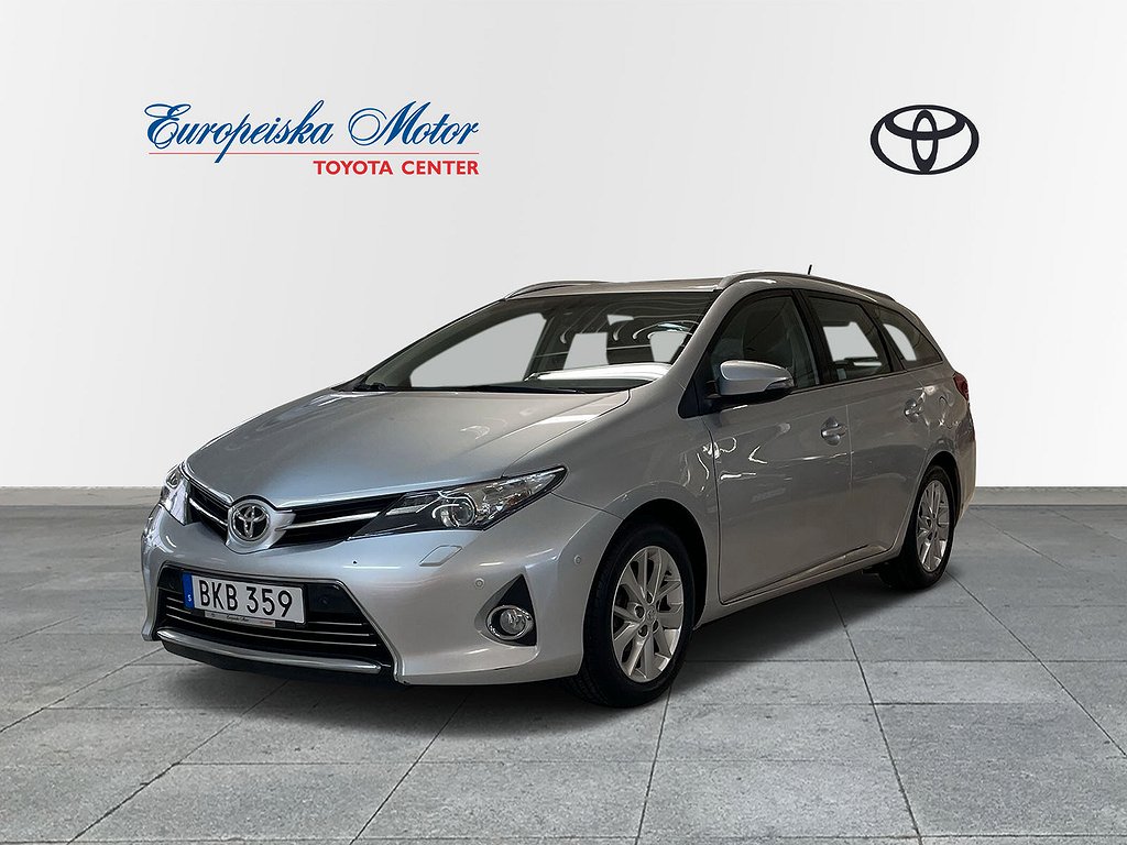 Toyota Auris 1.6 / TS / EXECUTIVE / V-HJUL / DRAG Helgklipp!