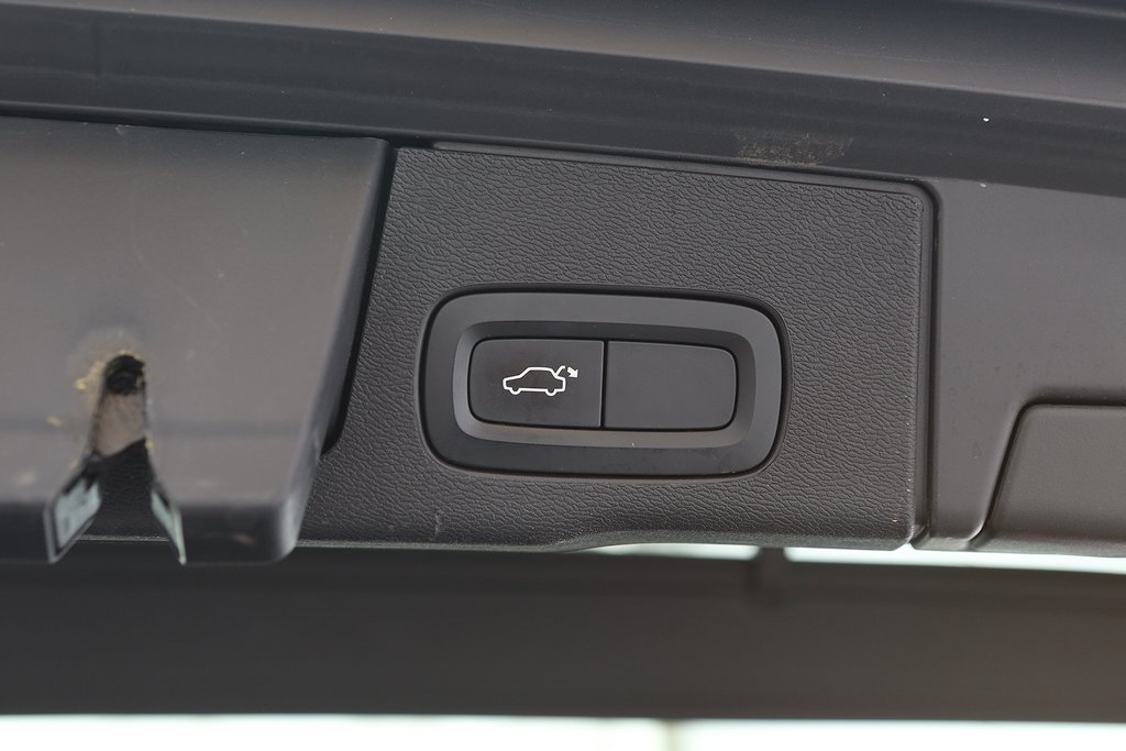 Volvo XC60 D4 190hk Momentum SE Teknik Drag Kamera Navi VOC 2019
