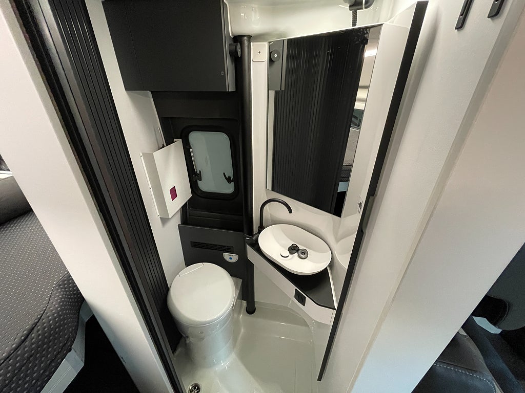 Adria Twin Supreme 640 SGX /ALDE/Automat/Höj & sänkbar säng/ - Adria