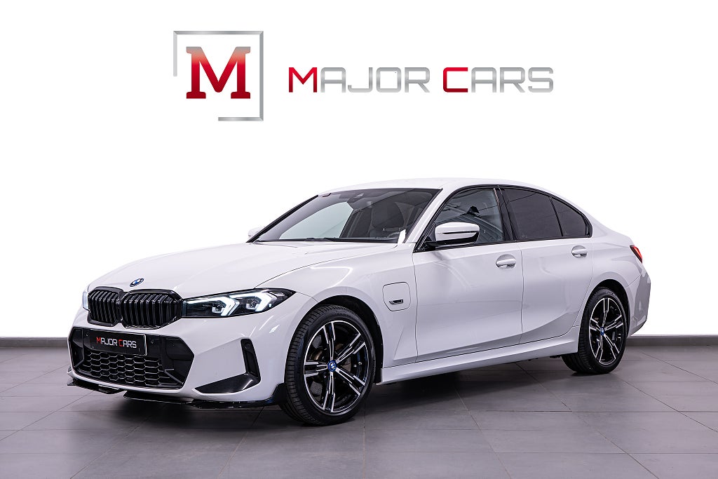BMW 330e xDrive M Sport Widescreen Shadowline Drag 292hk