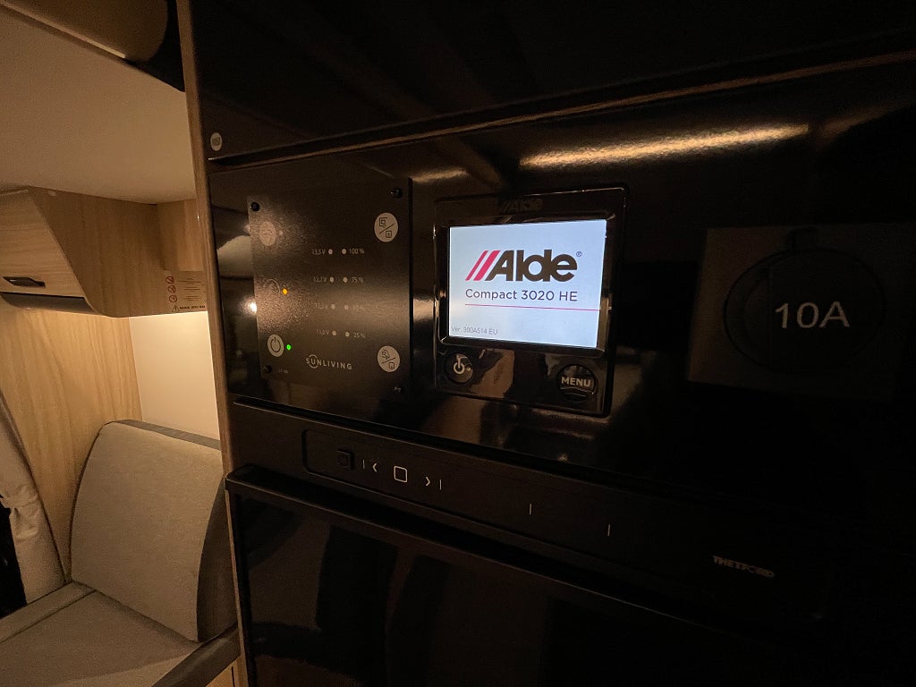 Sun Living S 75 SC / Automat / ALDE / AC-Bodel / Solcell / 5bält / Taksäng/ - Sun Living