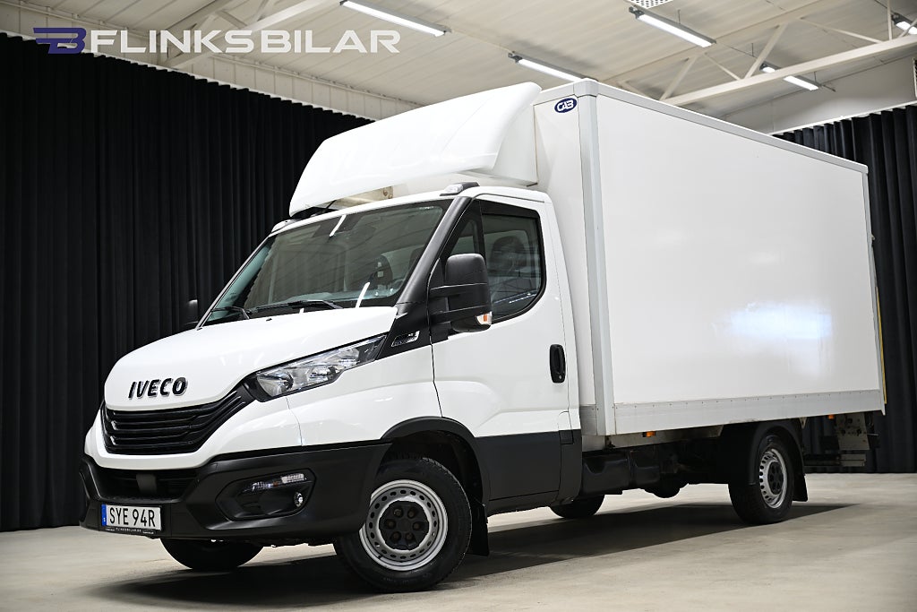 Iveco Daily 136HK Automat|Volymskåp|Bakgavellyft|Sidodörr|Leasbar