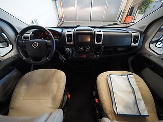 Husbil-halvintegrerad Carado T 449 6 av 22