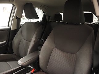 Halvkombi Toyota Yaris 17 av 23