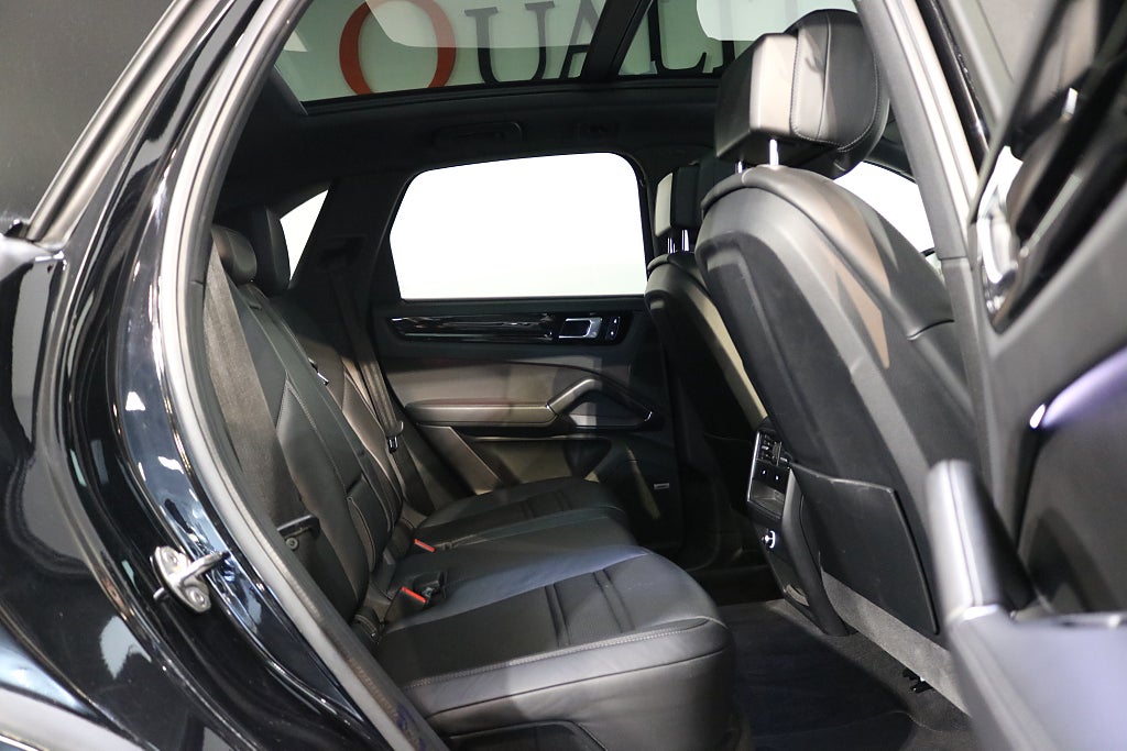 Porsche Cayenne 2022 - miniatyr 15