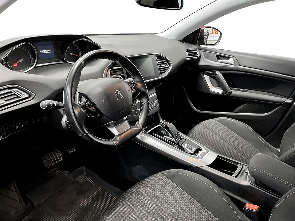 Bild på Peugeot 308 5D Active 1.2 PT 131hk CARPLAY BACKSENSORER