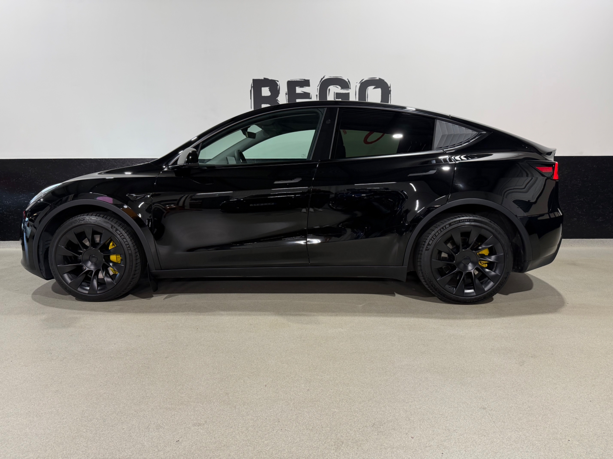 Tesla Model Y Long Range AWD HW4 2024, bild 3/10